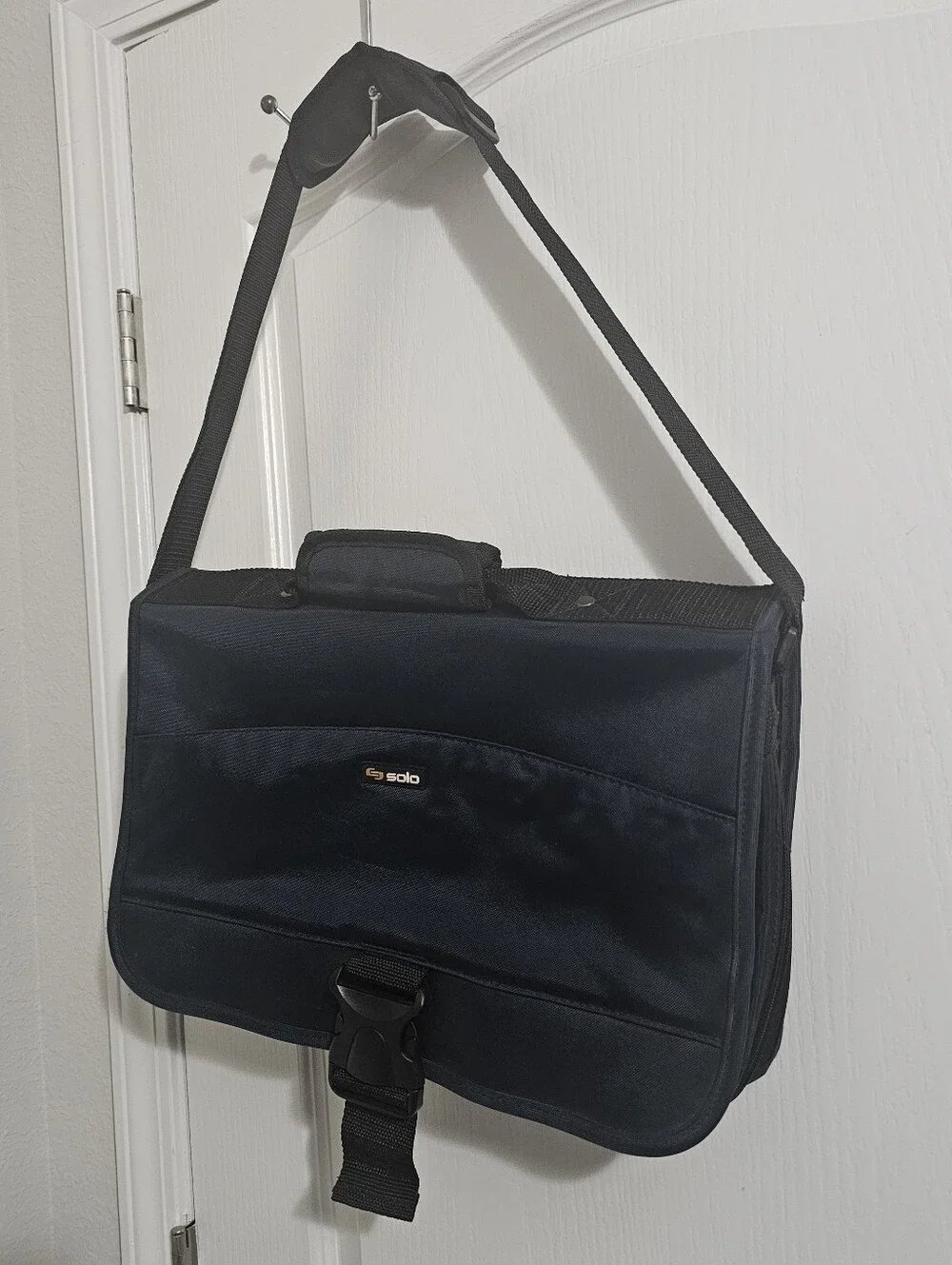 Solo Blue Portable 15.6